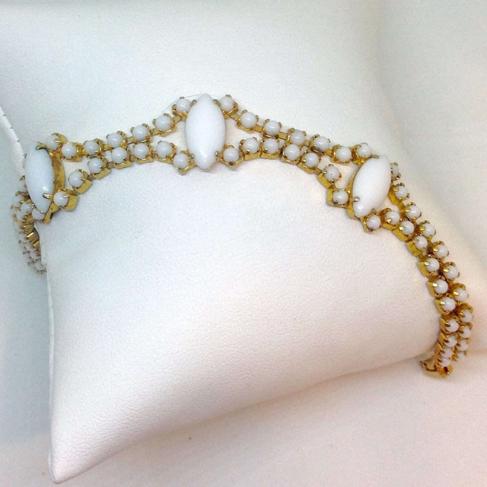 Beautiful Milk Glass Vintage Bracelet